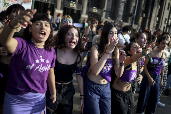 Buenos Aires, Argentina.- In the photos taken on June 3, 2023, a crowd gathered in front of the Congress in Buenos Aires, shouting 'not one less'. The murder of a young woman at the hands of an office colleague who was harassing her framed this Saturday the eighth annual march against gender violence in Argentina where in 2022 there were 252 femicides, according to the Supreme Court of Justice. The call, Not One Less also emphasized the economic inequalities suffered by women.