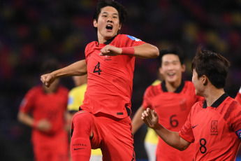 Santiago del Estero, Argentina.- En las fotos tomadas el 1 de junio del 2023, durante el partido entre Corea del Sur y Ecuador por los octavos de final de la Copa Mundial Sub-20 en el Estadio Único Madre de Ciudades, en Santiago del Estero. Corea del Sur derrotó a Ecuador por 3-2 con los goles de Lee Young-jun y Bae Jun-ho, en el primer tiempo, y de Choi Seok-hyun, a inicios del segundo tiempo. La selección surcoreana, se enfrentará a Nigeria en los cuartos de final.