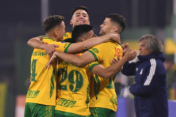 Buenos Aires, Argentina.- En las fotos tomadas el 29 de junio del 2023, durante el partido entre Millonarios y Defensa y Justicia en el estadio Norberto Tomaghello por la Copa Sudamericana. Millonarios perdió 3-1 con Defensa y Justicia y se quedó por fuera de la Copa Sudamericana. Los embajadores, recientemente coronado campeón de la Liga BetPlay, sufrieron en su visita a territorio argentino y se quedaron por fuera del certamen continental.