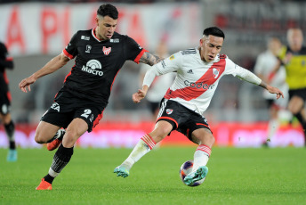 Buenos Aires, Argentina.- En las fotos tomadas el 22 de junio del 2023, durante el partido entre River Plate e Instituto en el Estadio Monumental. River Plate derrotó 3-1 a Instituto y estiró su diferencia a 10 puntos sobre su escolta, Talleres, que tiene un partido menos. Goles de Nicolás De La Cruz, Nacho Fernández y Lucas Beltrán para el conjunto de Martín Demichelis.