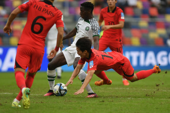 Santiago del Estero, Argentina.- En las fotos tomadas el 4 de junio del 2023, durante el partido entre Corea del Sur y Nigeria por los cuartos de final del Mundial Sub-20 en el Estadio Único Madre de Ciudades. Corea del Sur, con un gol del central Choi Seokhyun en la primera parte de la prórroga, superó este domingo a Nigeria por 1-0 y se medirá con Italia por un puesto en la final del Mundial.