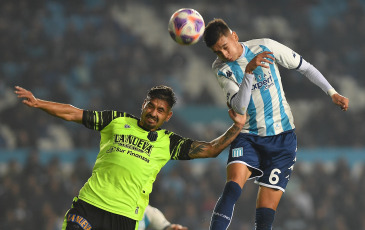 Buenos Aires, Argentina.- In the photos taken on June 22, 2023, during the match between Racing and Barracas Central in the Cilindro de Avellaneda, for the 21st. day of the Professional Football League. Racing and Barracas Central tied. The “Academia” goal was scored by Aníbal Moreno 20 minutes into the first stage, while Francisco Álvarez equalized for “Guapo” at 40 minutes of the second half.