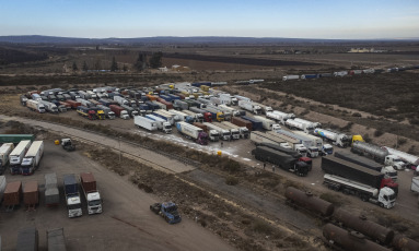 Mendoza, Argentina.- In the photos taken on June 27, 2023, it shows the trucks stranded in Mendoza due to the temporary closure of the Cristo Redentor International Pass. The Mendoza Truck Owners Association (Aprocam) reported that there are at least 2,000 trucks stranded and indicated that "the situation is serious" due to the snow and rain storm last week that destroyed stretches of road on the Chilean side, where landslides were recorded that left large rocks in the middle of the road.