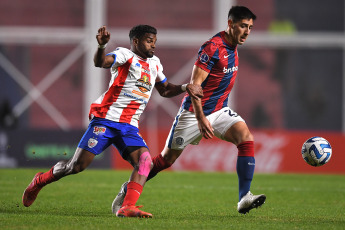 Buenos Aires, Argentina.- In the photos taken on June 27, 2023, during the match between San Lorenzo and Estudiantes de Mérida for the sixth date of Group H of the 2023 Copa Sudamericana at the Pedro Bidegain Stadium. San Lorenzo thrashed Estudiantes de Mérida 4-1, and thanks to Fortaleza victory against Palestino, they qualified for the round of 16 of the competition.