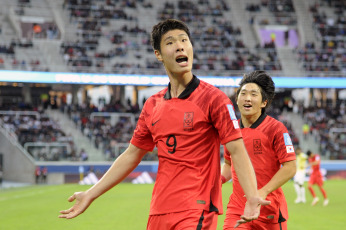 Santiago del Estero, Argentina.- En las fotos tomadas el 1 de junio del 2023, durante el partido entre Corea del Sur y Ecuador por los octavos de final de la Copa Mundial Sub-20 en el Estadio Único Madre de Ciudades, en Santiago del Estero. Corea del Sur derrotó a Ecuador por 3-2 con los goles de Lee Young-jun y Bae Jun-ho, en el primer tiempo, y de Choi Seok-hyun, a inicios del segundo tiempo. La selección surcoreana, se enfrentará a Nigeria en los cuartos de final.