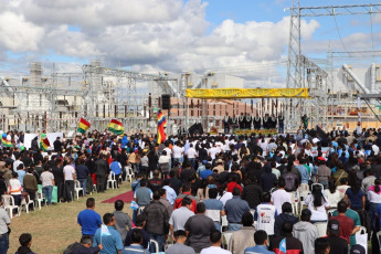 Yacuiba, Bolivia.- In the photos taken on June 1, 2023, the President of Bolivia, Luis Arce, met with his Argentine counterpart, Alberto Fernández, to deliver the Juana Azurduy de Padilla electroduct, the first electrical project between both countries. The plant contains two substations: one in the town of Yaguacua, Bolivia, and another in the city of Tartagal, Argentina, and was promoted based on the Memorandum of Understanding for the Exchange of Electric Power between Argentina and Bolivia, with a power of 132 kilowatts. and 110 kilometers in length.