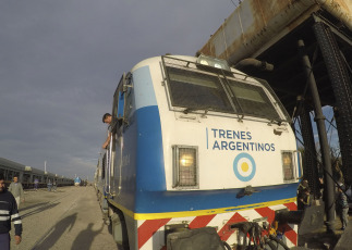 Mendoza, Argentina.- In the photos taken on June 4, 2023, it shows the arrival of the train with passengers at the Palmira station in Mendoza. After 30 years, the train that connects the city of Buenos Aires with Mendoza started working again. Despite the reactivation of the connection being a celebration, the service was slower than three decades ago.