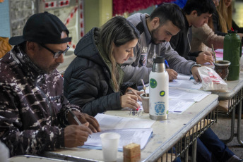 Chaco, Argentina.- In the photos taken on June 18, 2023, the organization of the elections in Chaco was carried out with the deployment of 3,003 ballot boxes in the 371 voting establishments in the province of Chaco. The provisional scrutiny of the Electoral Tribunal of Chaco (with 96.1% of the scrutinized tables) showed this Monday that the candidates of the Juntos por el Cambio coalition were able to attract more voters than those of the Chaco Front, by adding almost six in these primaries percentage points more votes than the ruling party.