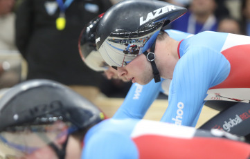 San Juan, Argentina.- En las fotos tomadas el 15 de junio del 2023, deportistas compiten en el Panamericano de Ciclismo en Pista en el nuevo Velódromo Vicente Alejo Chancay, de Pocito, que fue habilitado para el desarrollo de la competencia en la que participan 190 corredores de 19 países. 6.000 aficionados presencian las competencias femeninas y masculinas que se desarrollan sobre su pista de madera.