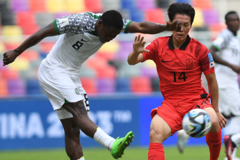 Santiago del Estero, Argentina.- En las fotos tomadas el 4 de junio del 2023, durante el partido entre Corea del Sur y Nigeria por los cuartos de final del Mundial Sub-20 en el Estadio Único Madre de Ciudades. Corea del Sur, con un gol del central Choi Seokhyun en la primera parte de la prórroga, superó este domingo a Nigeria por 1-0 y se medirá con Italia por un puesto en la final del Mundial.