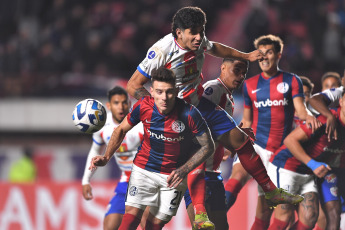 Buenos Aires, Argentina.- In the photos taken on June 27, 2023, during the match between San Lorenzo and Estudiantes de Mérida for the sixth date of Group H of the 2023 Copa Sudamericana at the Pedro Bidegain Stadium. San Lorenzo thrashed Estudiantes de Mérida 4-1, and thanks to Fortaleza victory against Palestino, they qualified for the round of 16 of the competition.