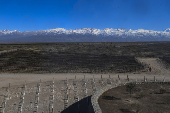 Mendoza, Argentina.- En las fotos tomadas el 20 de junio del 2023, muestra la ciudad turística de Mendoza. Entre enero y mayo de 2023 se produjo un crecimiento histórico del turismo extranjero en Argentina comparado con el mismo período de años anteriores, informó el secretario ejecutivo del Instituto Nacional de Promoción Turística (INPROTUR), Ricardo Sosa. Asimismo, reveló que la llegada constante de turistas extranjeros generó más de 2.000 millones de dólares a la Argentina.