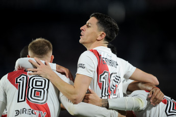 Buenos Aires, Argentina.- En las fotos tomadas el 22 de junio del 2023, durante el partido entre River Plate e Instituto en el Estadio Monumental. River Plate derrotó 3-1 a Instituto y estiró su diferencia a 10 puntos sobre su escolta, Talleres, que tiene un partido menos. Goles de Nicolás De La Cruz, Nacho Fernández y Lucas Beltrán para el conjunto de Martín Demichelis.