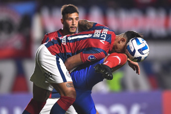 Buenos Aires, Argentina.- In the photos taken on June 27, 2023, during the match between San Lorenzo and Estudiantes de Mérida for the sixth date of Group H of the 2023 Copa Sudamericana at the Pedro Bidegain Stadium. San Lorenzo thrashed Estudiantes de Mérida 4-1, and thanks to Fortaleza victory against Palestino, they qualified for the round of 16 of the competition.