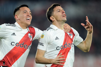 Buenos Aires, Argentina.- En las fotos tomadas el 22 de junio del 2023, durante el partido entre River Plate e Instituto en el Estadio Monumental. River Plate derrotó 3-1 a Instituto y estiró su diferencia a 10 puntos sobre su escolta, Talleres, que tiene un partido menos. Goles de Nicolás De La Cruz, Nacho Fernández y Lucas Beltrán para el conjunto de Martín Demichelis.