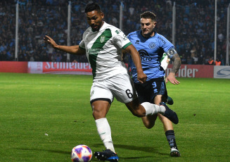 Córdoba, Argentina.- In the photos taken on June 26, 2023, during the match between Belgrano and Banfield for date 21 of the 2023 Professional League tournament at the El Gigante de Alberdi Stadium. Belgrano beat Banfield 3-1. The star of the match was Pirata's top scorer, Pablo Vegetti, who scored twice and is the championship's top scorer. Franco Jara scored the third for the locals, who are already seventh in the tournament.