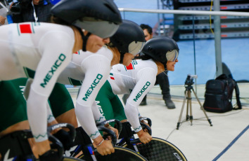 San Juan, Argentina.- In the photos taken on June 15, 2023, athletes compete in the Pan American Track Cycling Championship at the new Vicente Alejo Chancay Velodrome, in Pocito, which was enabled for the development of the competition in which they participate. 190 runners from 19 countries. 6,000 fans watch the women's and men's competitions that take place on its wooden track.