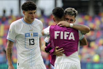 Santiago del Estero, Argentina.- In the photos taken on June 1, 2023, during the match between Uruguay and Gambia for the round of 16 of the U-20 World Cup at the Madre de Ciudades stadium in Santiago del Estero (north). Uruguay beat Gambia 1-0 with Anderson Duarte's goal (65) and advanced to the quarterfinals of the ecumenical tournament, where they will face the United States.