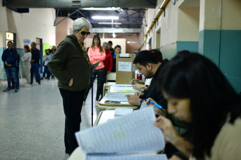 Chubut, Argentina.- In the photos taken on July 30, 2023, people cast their votes in the elections to elect a new governor in the province of Chubut. After a close election, the current senator and Juntos por el Cambio candidate was elected governor after defeating Juan Pablo Luque. At 35, he will succeed Mariano Arcioni