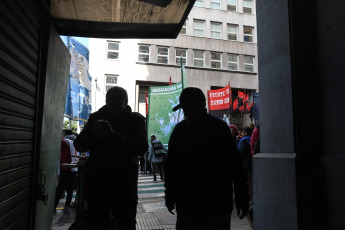 Buenos Aires, Argentina.- In the photos taken on July 13, 2023, social organizations gathered and marched for an increase in the minimum wage. The Council of the Minimum, Vital and Mobile Wage approved this Thursday by majority an increase of 34% in three sections (July to September), which will raise that income to 105,500 pesos this month, to 112,500 in August and to 118,000 pesos in September.