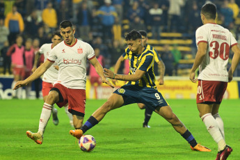 Rosario, Argentina.- In the photos taken on July 5, 2023, during the match between Rosario Central and Estudiantes de La Plata on date 23 of the Professional League 2023 at the Gigante de Arroyito stadium. Rosario Central and Estudiantes tied 0-0, with this result, the host of the match reached 36 points and ranked seventh. For its part, the visiting team stayed at 38 units and is in fifth place in the tournament.