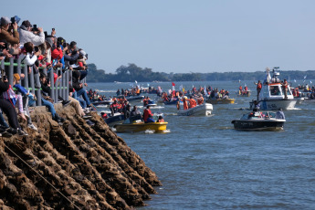 Corrientes, Argentina.- In the photos taken on July 16, 2023, the nautical procession was carried out along the Paraná River, which includes the meeting of the images of the virgins of Itatí with that of Caacupé, from Paraguay, in the frame of the 123rd anniversary of the pontifical coronation of the Virgin of Itatí. More than 300,000 people participated in the event with the motto “With María de Itatí, we learn to listen, discern and mission”. Itatí comes from the Guarani words "itá morotí", which means "stone tip" and its abbreviation gives rise to the name.