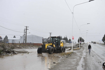 Bariloche, Argentina.- In the photos taken on July 5, 2023, it shows the areas affected by heavy rains in Bariloche, Argentina. The National Meteorological Service forecasts snowfall in different areas of the provinces of Río Negro, Neuquén and Chubut, issuing the orange alert status. In Bariloche, the area will continue to be affected by strong and persistent rains with accumulated rainfall values of between 40 and 80 mm. While in the highest areas of the mountain range the precipitation could be in the form of snow according to the SMN report.