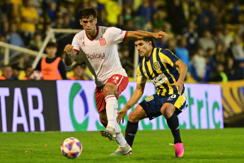 Rosario, Argentina.- In the photos taken on July 5, 2023, during the match between Rosario Central and Estudiantes de La Plata on date 23 of the Professional League 2023 at the Gigante de Arroyito stadium. Rosario Central and Estudiantes tied 0-0, with this result, the host of the match reached 36 points and ranked seventh. For its part, the visiting team stayed at 38 units and is in fifth place in the tournament.