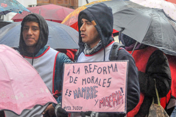 Jujuy, Argentina.- In the photos taken on July 13, 2023, teacher unions and other state sectors of Jujuy, grouped in the Intergremial and the Multisectoral, mobilized in rejection of the constitutional reform in the framework of a 24-hour strike and to demand the release of those detained by the police during the protests. The tension revived in Jujuy with at least 13 people arrested, linked by the local Justice with incidents in a Deliberative Council and with the attempted fire and seizure of the provincial Legislature that occurred on June 20.