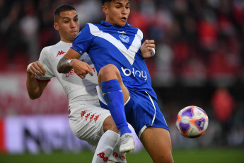 Buenos Aires, Argentina.- In the photos taken on July 30, 2023, during the match between Huracán and Vélez for the 27th. and last date of the Professional Football League at the Tomás Adolfo Ducó stadium. Huracán defeated Vélez Sarsfield 1-0 at home. After the match, the Uruguayan defender of Liniers, Diego Godín, announced his retirement from football.