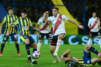 Rosario, Argentina.- In the photos taken on July 23, 2023, during the match between River Plate and Rosario Central, at Gigante de Arroyito, in a match valid for the 26th and penultimate date of the Professional Football League. River, as a visitor, tied with Rosario Central 3-3. The team led by Miguel Ángel Russo will face Belgrano on the following day, while River will play Racing Club.