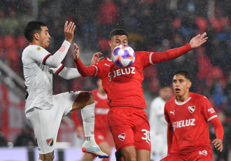 Buenos Aires, Argentina.- En las fotos tomadas el 11 de julio del 2023, durante el partido entre Independientel y Newell’s en el Estadio Libertadores de América cerrando la fecha 24 de la Liga Profesional. Independiente perdió 2-0 con Newell’s y no logra salir del fondo de la tabla de la Liga Profesional Argentina.