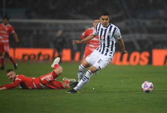 Mendoza, Argentina.- En las fotos tomadas el 20 de julio del 2023, durante el partido entre River Plate y Talleres por los 16avos de la Copa Argentina en el Estadio Malvinas Argentina. River Plate quedó eliminado en los 16avos de final de la Copa Argentina tras caer 1 a 0 con Talleres de Córdoba, que se impuso por el tanto de Rodrigo Garro a los 42 minutos del primer tiempo. El Millonario, que venía de obtener el título de la Liga Profesional el último sábado, es la tercera vez que queda eliminado en esta instancia de la Copa.