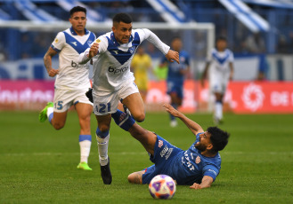 Buenos Aires, Argentina.- En las fotos tomadas el 24 de julio del 2023, durante el partido entre Vélez y Unión por la 26ta. y penúltima fecha de la Liga Profesional de Fútbol en el estadio José Amalfitani del barrio de Liniers. Vélez Sarsfield y Unión de Santa Fe empataron sin goles, una igualdad que deja a Vélez y Unión con 27 puntos en la Liga Profesional, están en los puestos 23 y 24 respectivamente.