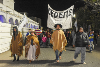 Jujuy, Argentina.- En las fotos tomadas el 30 de junio del 2023, muestra una nueva marcha de antorchas contra la reforma constitucional de la provincia que impulsó el gobernador local y precandidato vicepresidencial de Juntos por el Cambio (JxC), Gerardo Morales, y denunciaron que esa modificación de la Carta Magna del distrito se hizo de "espaldas al pueblo".