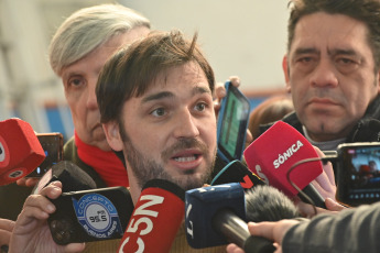 Chubut, Argentina.- En las fotos tomadas el 30 de julio del 2023, las personas emitieron su voto en las elecciones para elegir nuevo gobernador en la provincia de Chubut. Tras una elección reñida, el actual senador y candidato de Juntos por el Cambio, Ignacio Torres (foto) fue electo gobernador al imponerse ante Juan Pablo Luque. Con 35 años sucederá a Mariano Arcioni