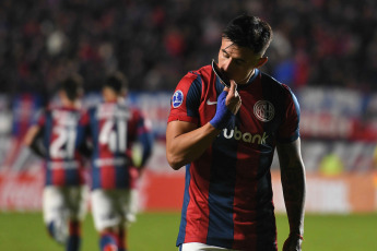 Buenos Aires, Argentina.- En las fotos tomadas el 19 de julio del 2023, durante el partido entre San Lorenzo e Independiente Medellín por la Copa Sudamericana en el Estadio Pedro Bidegain. Deportivo Independiente Medellín perdió 0-2 con San Lorenzo por el partido de vuelta del repechaje en la Copa Sudamericana y quedó eliminado del torneo.