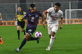 Córdoba, Argentina.- En las fotos tomadas el 10 de julio del 2023, durante el partido entre Tallere y Unión por la fecha 24 de la Liga Profesional en el Estadio Mario Alberto Kempes. Talleres igualó 0-0 contra Unión, un resultado que postergó la coronación de River Plate. El Millonario se aseguró el primer lugar y este resultado obliga a la T a ganar el próximo viernes ante Huracán en Parque Patricios para seguir su disputa el torneo.