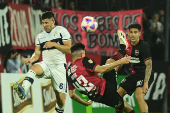 Rosario, Argentina.- In the photos taken on July 3, 2023, during the match between Newell's and Gimnasia at the Marcelo Bielsa Stadium, at the close of date 22 of the Argentine Professional League. Newell's tied 2-2 with Gimnasia. Gimnasia scored through Benjamín Domínguez and Cristian Tarragona. While Newell's scored a goal from Guillermo Ortíz and tied with Lisandro Montenegro.