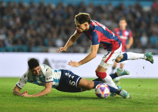 Buenos Aires, Argentina.- En las fotos tomadas el 5 de julio del 2023, durante el partido entre San Lorenzo y Racing por el título de la Liga Profesional Argentina en el Cilindro de Avellaneda. San Lorenzo empató 1-1 con Racing en un duelo polémico, con un expulsado por lado, reclamos de penales no sancionados y un empate que dejó a los de Boedo sin chances de pelearle el título a River.