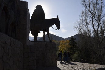 Mendoza, Argentina.- En las fotos tomadas el 12 de julio del 2023, muestra postales de la ciudad de Mendoza en medio de las vacaciones de invierno. La temporada de invierno promete buenos números para Argentina. Desde el Ministerio de Turismo estiman que se movilizarán 5,5 millones de personas alrededor del país que, junto con los extranjeros, sumarán un total de 7 millones de turistas.