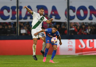 Buenos Aires, Argentina.- In the photos taken on July 5, 2023, during the match between Banfield and Tigre at the Estadio Monumental de Victoria (José Dellagiovanna) for the Argentine Professional League. Banfield beat Tigre 2-1 with a brace from Bisanz, while Luciatti got discount and was then sent off.