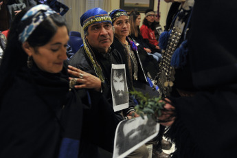 Chubut, Argentina.- En las fotos tomadas el 27 de julio del 2023, durante el juicio de extradición del referente mapuche Facundo Jones Huala en el Escuadrón 36 de Gendarmería, en la ciudad de Esquel, provincia de Chubut. Huala, prófugo de la Justicia chilena desde febrero de 2022 y detenido en Argentina en enero pasado, fue condenado por delitos de incendio y porte ilegal de armas cometidos en Chile en 2013.