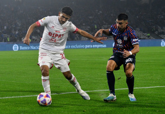 Córdoba, Argentina.- En las fotos tomadas el 10 de julio del 2023, durante el partido entre Tallere y Unión por la fecha 24 de la Liga Profesional en el Estadio Mario Alberto Kempes. Talleres igualó 0-0 contra Unión, un resultado que postergó la coronación de River Plate. El Millonario se aseguró el primer lugar y este resultado obliga a la T a ganar el próximo viernes ante Huracán en Parque Patricios para seguir su disputa el torneo.