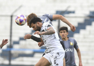 Buenos Aires, Argentina.- En las fotos tomadas el 25 de julio del 2023, durante el partido entre Estudiantes y All Boys por los 16avos de final de la Copa Argentina en el Estadio Centenario Ciudad de Quilmes. Estudiantes le ganó 1-0 a All Boy y avanzó a octavos, esperando a su próximo rival, el ganador del cruce entre Independiente y Central Córdoba de Santiago del Estero.