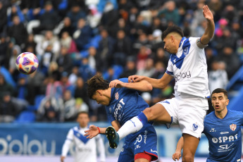 Buenos Aires, Argentina.- En las fotos tomadas el 24 de julio del 2023, durante el partido entre Vélez y Unión por la 26ta. y penúltima fecha de la Liga Profesional de Fútbol en el estadio José Amalfitani del barrio de Liniers. Vélez Sarsfield y Unión de Santa Fe empataron sin goles, una igualdad que deja a Vélez y Unión con 27 puntos en la Liga Profesional, están en los puestos 23 y 24 respectivamente.