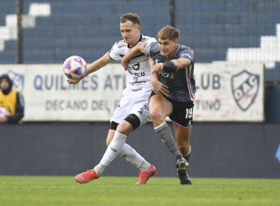 Buenos Aires, Argentina.- En las fotos tomadas el 25 de julio del 2023, durante el partido entre Estudiantes y All Boys por los 16avos de final de la Copa Argentina en el Estadio Centenario Ciudad de Quilmes. Estudiantes le ganó 1-0 a All Boy y avanzó a octavos, esperando a su próximo rival, el ganador del cruce entre Independiente y Central Córdoba de Santiago del Estero.