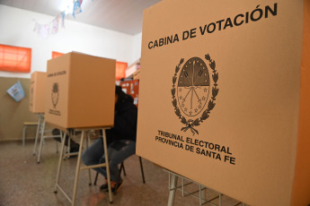 Santa Fe, Argentina.- In the photos taken on July 16, 2023, Argentines participate in the primary elections in the province of Santa Fe. With more than 98 percent of the tables, Maximiliano Pullaro is the winner of the elections and imposed inside the space that represents Together for Change; meanwhile, Marcelo Lewandowski led the pro-government front.