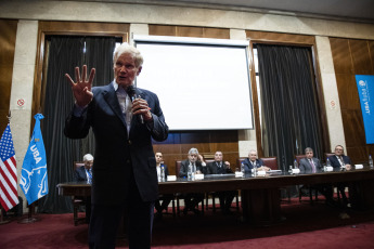 Buenos Aires, Argentina.- En las fotos tomadas el 27 de julio del 2023, el director de la NASA, Bill Nelson, durante una actividad abierta junto a estudiantes y docentes en la Facultad de Ingeniería de la Universidad de Buenos Aires en el marco de una visita en la Argentina luego de haber estado en Brasil y previo a su escala final en Colombia, durante una gira sudamericana. Nelson, afirmó que la NASA está preparando un documento final que será difundido este año, en el que aborda el punto de vista científico sobre la posible existencia de vida extraterrestre.