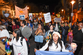 Jujuy, Argentina.- En las fotos tomadas el 5 de julio del 2023, gremios docentes y estatales continúan con las movilizaciones en demanda de recomposición salarial para ambos sectores. El rápido tratamiento y aprobación de la reforma parcial de la Constitución de Jujuy, entre protestas multitudinarias, implicó en su proceso reiterados hechos de represión, allanamientos controvertidos, el armado de causas y detenciones cuestionadas por colectivos de derechos humanos, al cumplirse este miércoles un mes del inicio de las protestas.